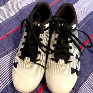 Under Armor Baseball Cleats Boys Size 1Y